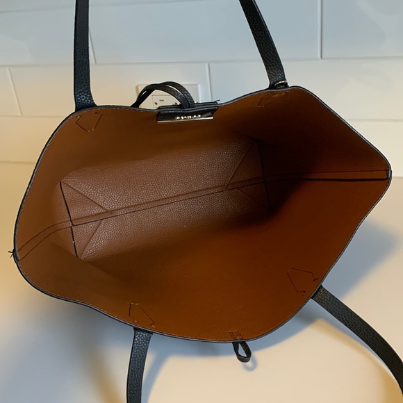 🖤⭐️🤎GUESS BOBBI INSIDE OUT REVERSIBLE TOTE. - Picture 10 of 11